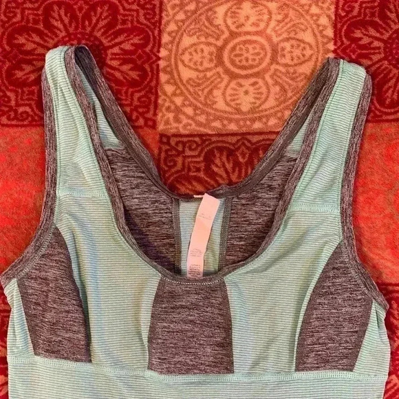 Lululemon run: recharge tank - Picture 5 of 7